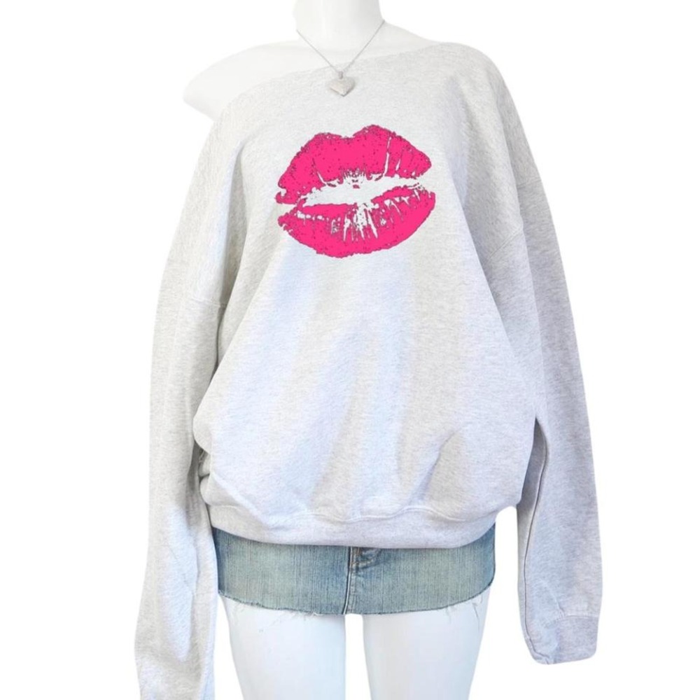 grey off shoulder sweatshirt hot pink lips graphic oversized y2k